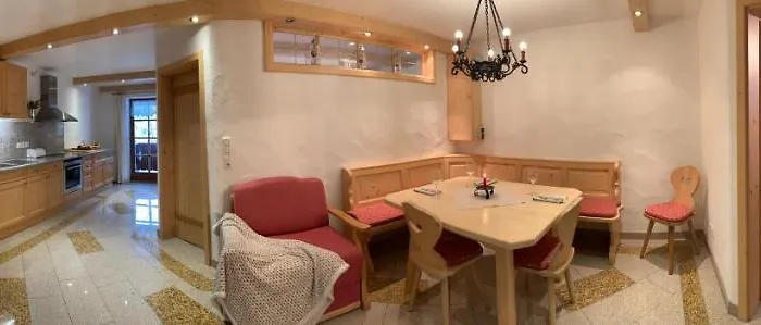 Almpartments Rosengasse 아파트 *
